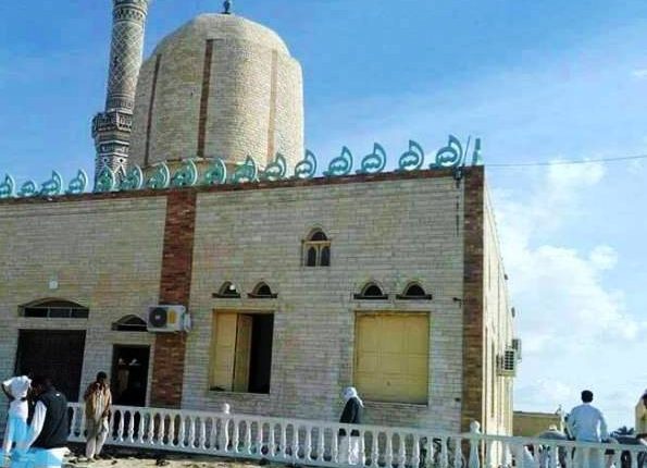 مصادر مصرية : 155 شهيدا واكثر من 120 جريحا حتى الان في مذبحة مسجد العريش