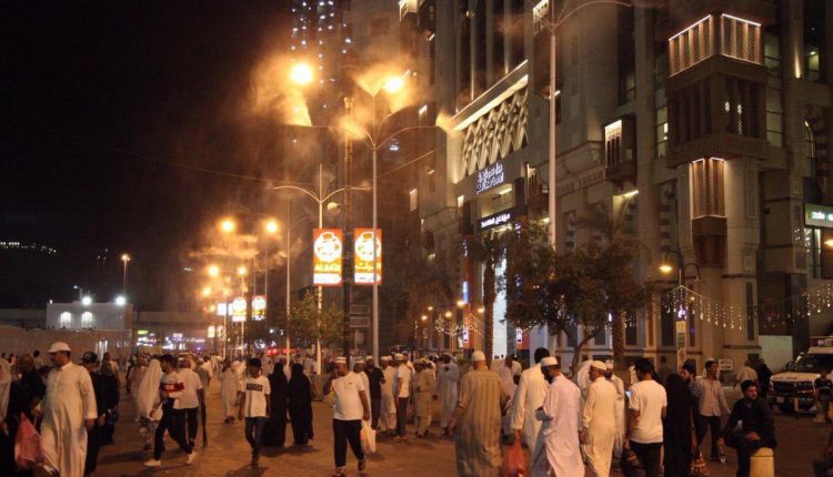 إعتقال امرأة و 112 رجلاً مخالفین للذوق العام في مكة