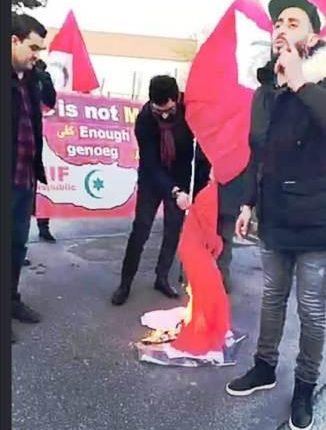 يحدث الآن في بيتز بفرنسا .. التوقيع على وثيقة الخيانة