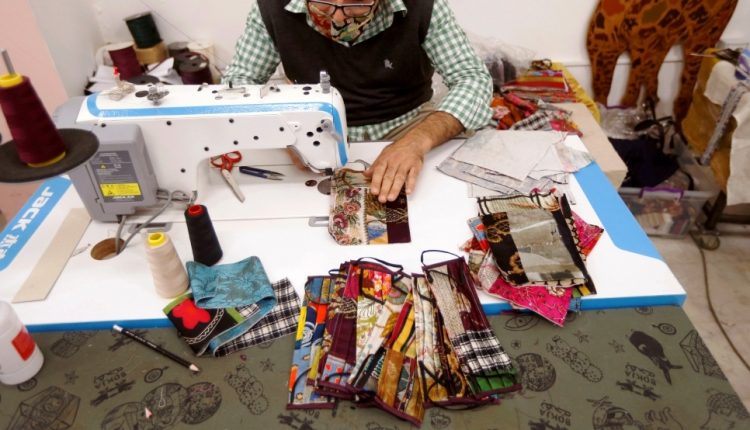 اعتقال خياط بالدار البيضاء بسبب إنتاجه لكمامات تفتقر لشروط السلامة الطبية
