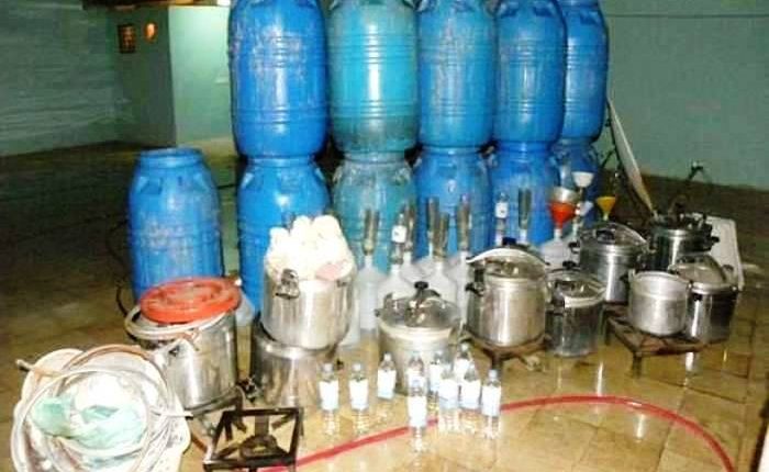 فرقة محاربة العصابات بالأمن والدركـ تحجز 10680 لترا من الماحيا
