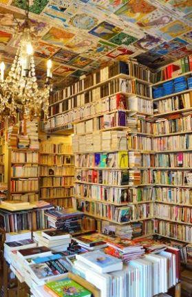 إحتکار مدارس خاصة لسوق الكتب والمقررات الدراسية، أدى إلى قطع أرزاق فئة مهمة من الكتبيين