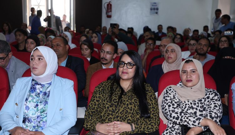 حزب الأصالة والمعاصرة يضع بمراكش يضع سياسية القرب تحت المجهر (25)