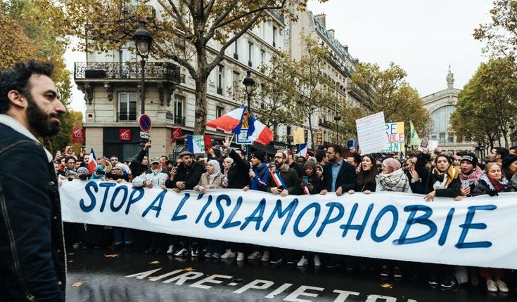 الإسلاموفوبيا في فرنسا تبدا بكلمات وتنتهي بمثل ما حصل لأبي بكر”.